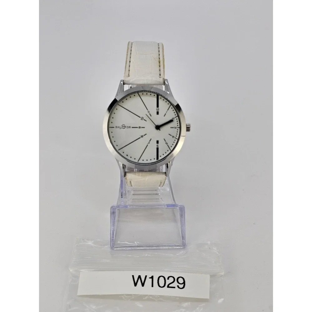 Unisex‎ Analog Watch 40MM White Dial White Faux Leather Bands New Battery